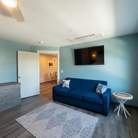 Long Beach Suites Глостер Экстерьер фото