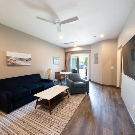 Long Beach Suites Глостер Экстерьер фото