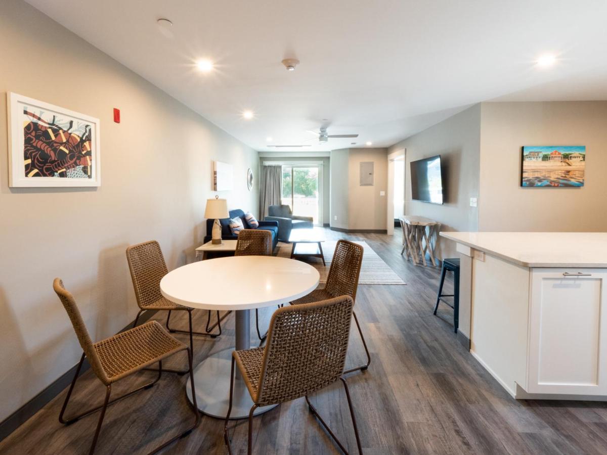 Long Beach Suites Глостер Экстерьер фото
