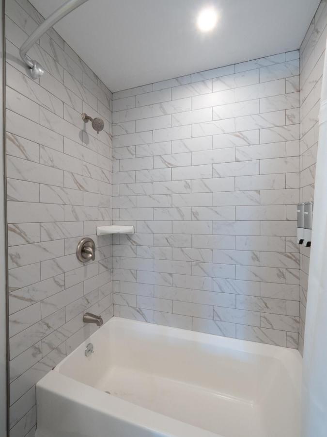 Long Beach Suites Глостер Экстерьер фото