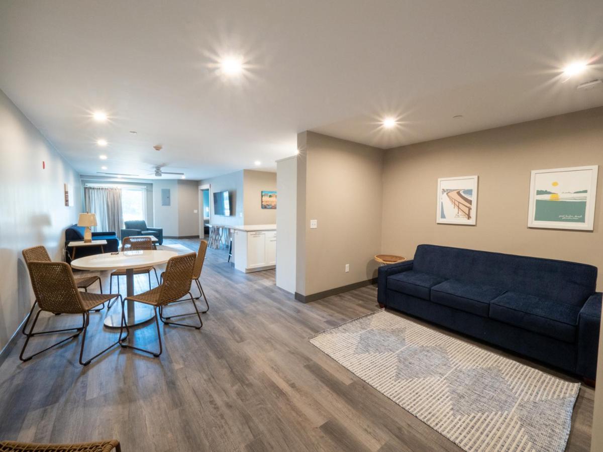 Long Beach Suites Глостер Экстерьер фото