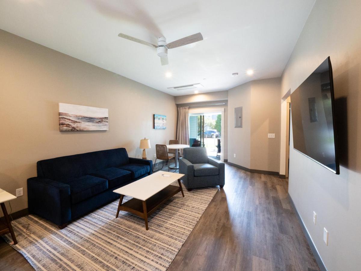 Long Beach Suites Глостер Экстерьер фото